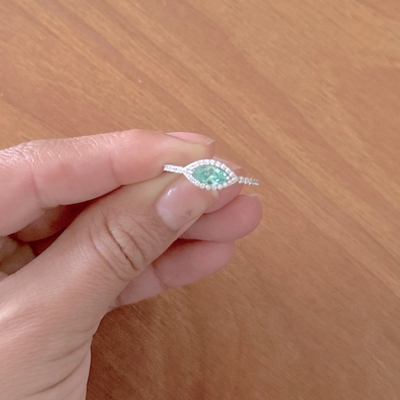 GORGEOUS SILVER RING - Picture 4 of 4